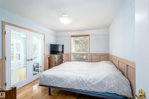 10812 5 Avenue, Edmonton, AB - Indoor Photo Showing Bedroom