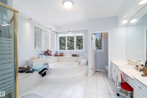 10812 5 Avenue, Edmonton, AB - Indoor Photo Showing Bathroom