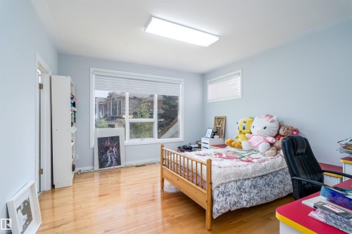 10812 5 Avenue, Edmonton, AB - Indoor Photo Showing Bedroom