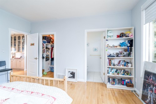 10812 5 Avenue, Edmonton, AB - Indoor Photo Showing Bedroom