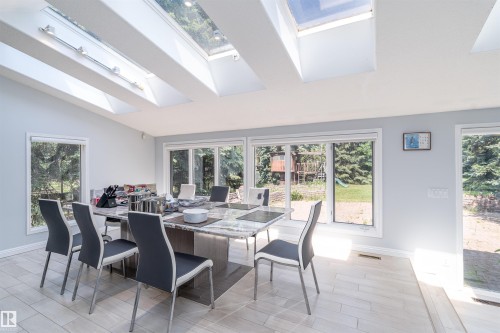 10812 5 Avenue, Edmonton, AB - Indoor Photo Showing Dining Room