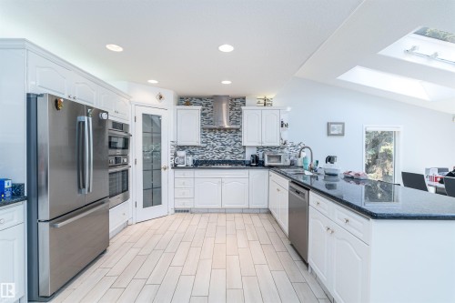 10812 5 Avenue, Edmonton, AB - Indoor Photo Showing Kitchen With Upgraded Kitchen