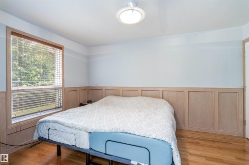 10812 5 Avenue, Edmonton, AB - Indoor Photo Showing Bedroom