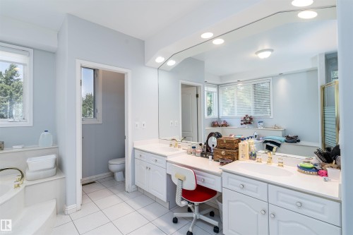 10812 5 Avenue, Edmonton, AB - Indoor Photo Showing Bathroom
