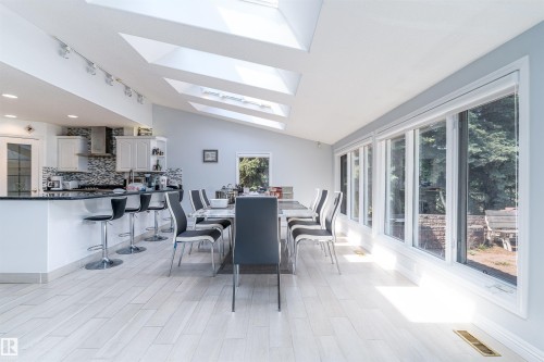 10812 5 Avenue, Edmonton, AB - Indoor Photo Showing Dining Room