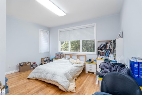 10812 5 Avenue, Edmonton, AB - Indoor Photo Showing Bedroom