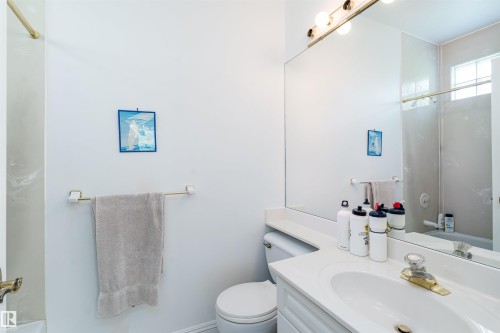 10812 5 Avenue, Edmonton, AB - Indoor Photo Showing Bathroom