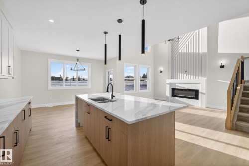 70 Hemingway Crescent, Spruce Grove, AB - Indoor Photo Showing Kitchen With Double Sink With Upgraded Kitchen