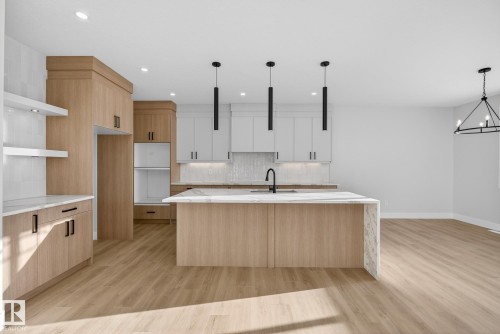 70 Hemingway Crescent, Spruce Grove, AB - Indoor Photo Showing Kitchen With Upgraded Kitchen