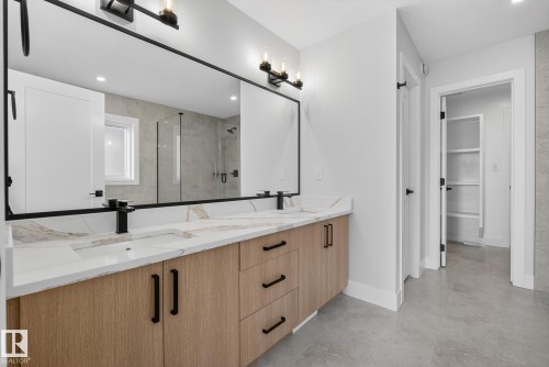 70 Hemingway Crescent, Spruce Grove, AB - Indoor Photo Showing Bathroom