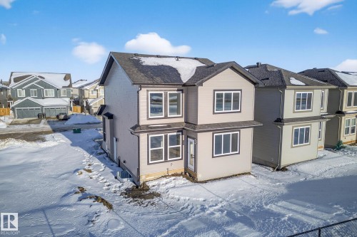 70 Hemingway Crescent, Spruce Grove, AB - Outdoor