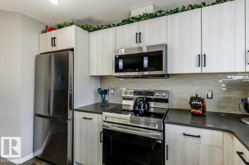 4317 Prowse Link Link, Edmonton, AB - Indoor Photo Showing Kitchen With Upgraded Kitchen