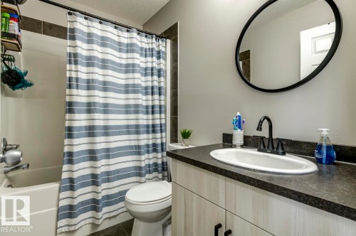 4317 Prowse Link Link, Edmonton, AB - Indoor Photo Showing Bathroom