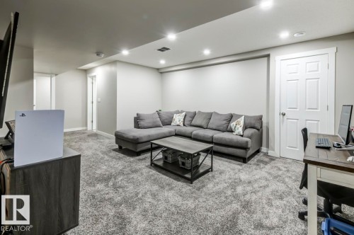 4317 Prowse Link Link, Edmonton, AB - Indoor