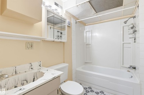 Bathroom with vanity and washtub / shower combination - 10332 82 Street, Edmonton, AB - Indoor Photo Showing Bathroom