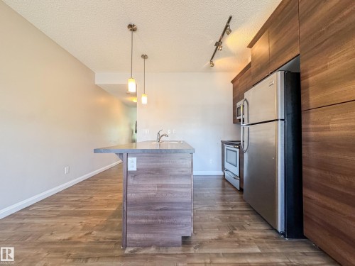40 3710 Allan Drive, Edmonton, AB - Indoor