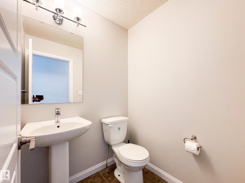 40 3710 Allan Drive, Edmonton, AB - Indoor Photo Showing Bathroom
