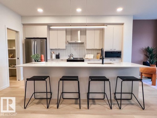 7451 Klapstein Crescent, Edmonton, AB - Indoor Photo Showing Kitchen With Upgraded Kitchen