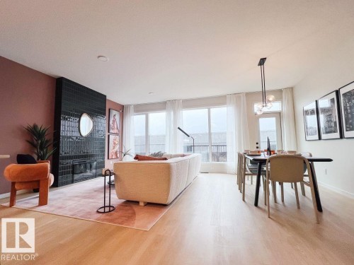 7451 Klapstein Crescent, Edmonton, AB - Indoor Photo Showing Living Room