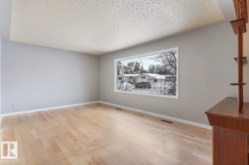 Empty room with light wood-type flooring - 3810 110 Avenue, Edmonton, AB - Indoor