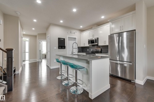 7404 81 Avenue, Edmonton, AB - Indoor Photo Showing Kitchen With Upgraded Kitchen