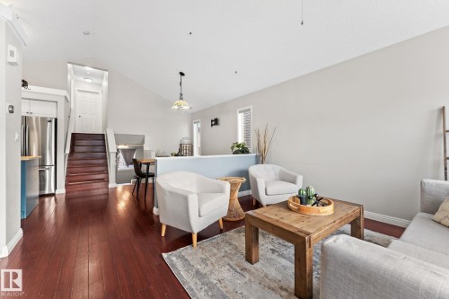14076 152 Avenue, Edmonton, AB - Indoor Photo Showing Living Room