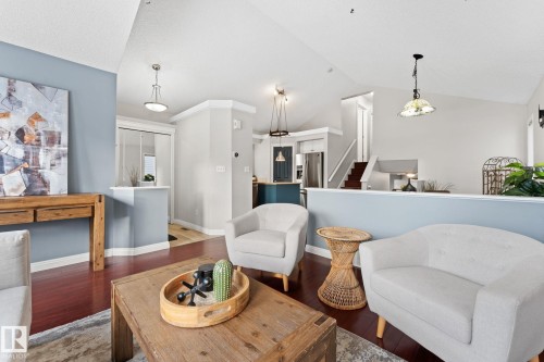 14076 152 Avenue, Edmonton, AB - Indoor Photo Showing Living Room