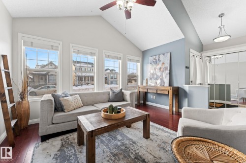 14076 152 Avenue, Edmonton, AB - Indoor Photo Showing Living Room