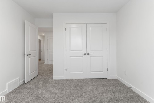 919 19 Avenue, Edmonton, AB - Indoor Photo Showing Other Room