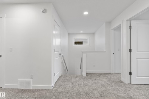 919 19 Avenue, Edmonton, AB - Indoor Photo Showing Other Room