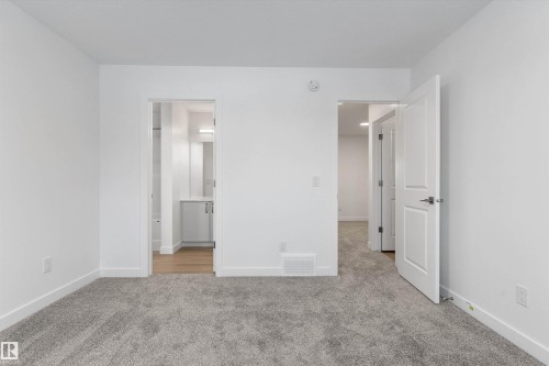 919 19 Avenue, Edmonton, AB - Indoor Photo Showing Other Room