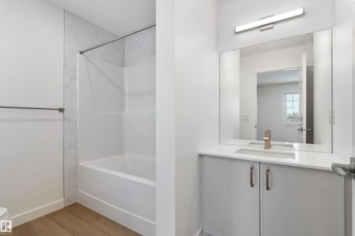 919 19 Avenue, Edmonton, AB - Indoor Photo Showing Bathroom