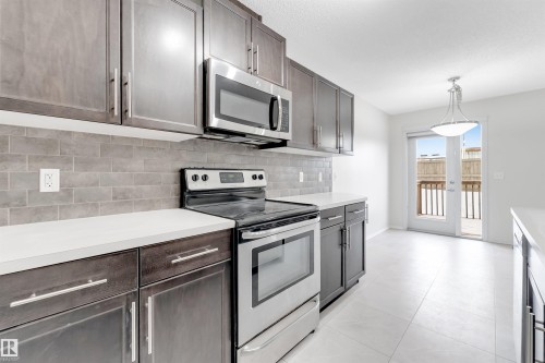 2624 16 Street, Edmonton, AB - Indoor Photo Showing Kitchen With Upgraded Kitchen