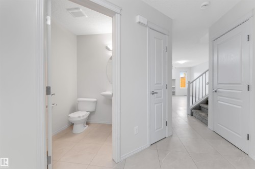2624 16 Street, Edmonton, AB - Indoor Photo Showing Bathroom