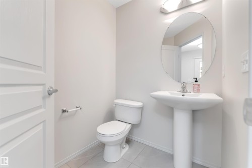 2624 16 Street, Edmonton, AB - Indoor Photo Showing Bathroom