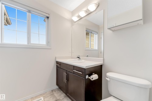 2624 16 Street, Edmonton, AB - Indoor Photo Showing Bathroom
