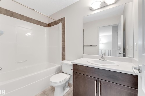 2624 16 Street, Edmonton, AB - Indoor Photo Showing Bathroom