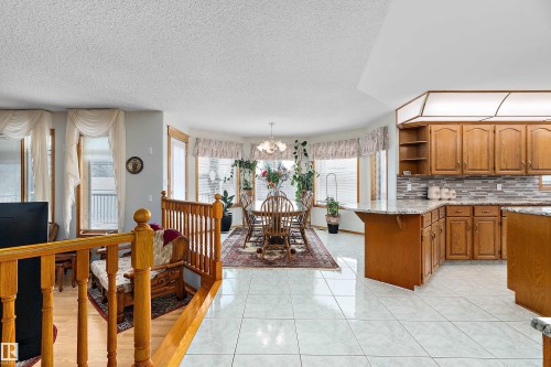 93 Cormack Crescent, Edmonton, AB - Indoor Photo Showing Kitchen