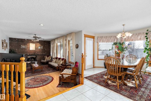 93 Cormack Crescent, Edmonton, AB - Indoor Photo Showing Dining Room