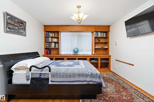 93 Cormack Crescent, Edmonton, AB - Indoor Photo Showing Bedroom