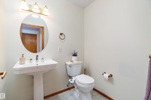 93 Cormack Crescent, Edmonton, AB - Indoor Photo Showing Bathroom