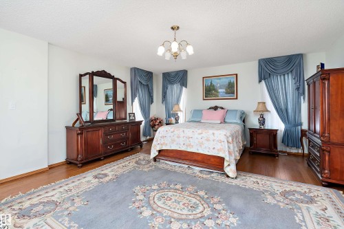 93 Cormack Crescent, Edmonton, AB - Indoor Photo Showing Bedroom