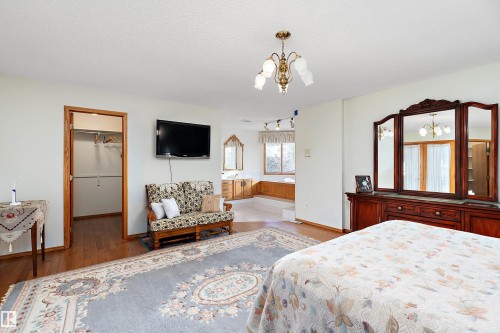 93 Cormack Crescent, Edmonton, AB - Indoor Photo Showing Bedroom