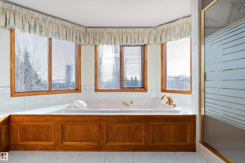 93 Cormack Crescent, Edmonton, AB - Indoor Photo Showing Bathroom