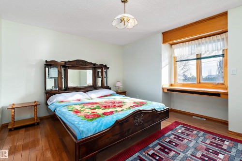 93 Cormack Crescent, Edmonton, AB - Indoor Photo Showing Bedroom