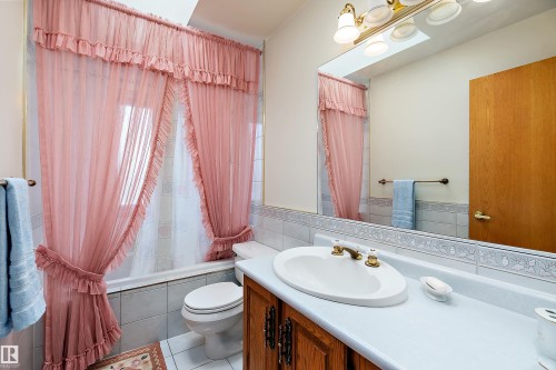 93 Cormack Crescent, Edmonton, AB - Indoor Photo Showing Bathroom