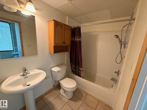 505 10024 Jasper Avenue, Edmonton, AB - Indoor Photo Showing Bathroom