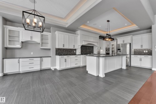 4107 Westcliff Heath, Edmonton, AB - Indoor Photo Showing Kitchen With Upgraded Kitchen