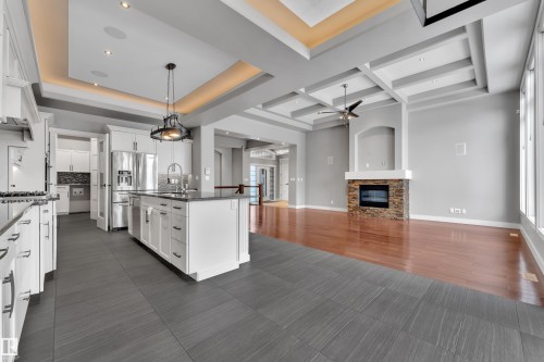 4107 Westcliff Heath, Edmonton, AB - Indoor Photo Showing Kitchen With Upgraded Kitchen