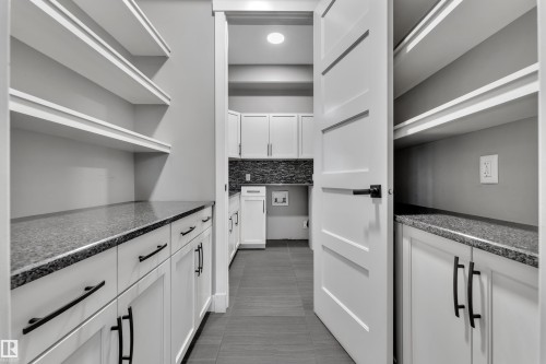 4107 Westcliff Heath, Edmonton, AB - Indoor Photo Showing Kitchen